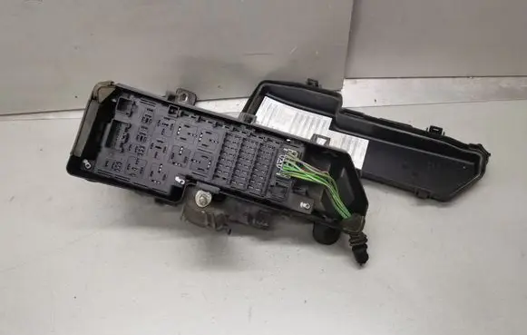 Volvo S60 Fuse module 9494211 9494210