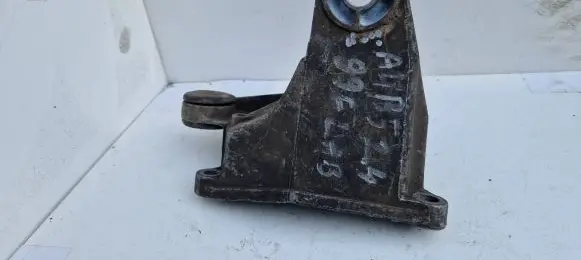 Audi A4 S4 B5 8D Engine mounting bracket 8d0399114s
