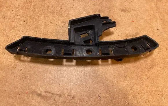 Peugeot 508 II Front bumper mounting bracket 9813646280