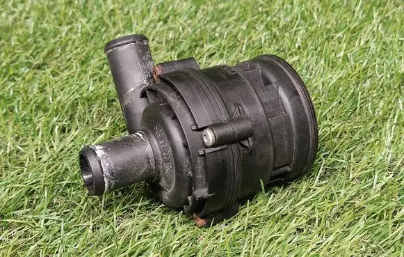 Mercedes-Benz CLS C219 Electric auxiliary coolant/water pump A2118350364 0392023000