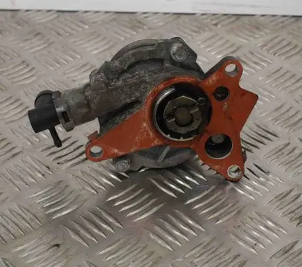 Opel Vivaro Vacuum pump 146502570R