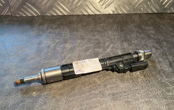 BMW 5 F10 F11 Fuel injector 7639994