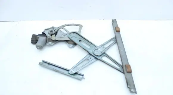 Toyota Auris 150 Front door window regulator with motor 973582100