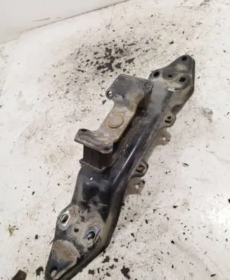 Gearbox mounting bracket