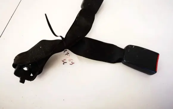 Middle seatbelt buckle (rear)