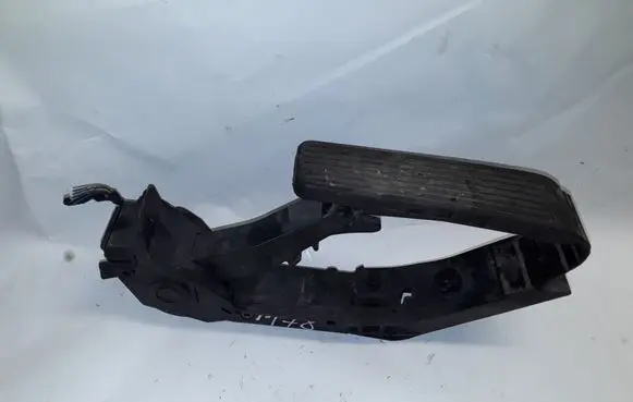 Mercedes-Benz E W211 Accelerator throttle pedal A2113000504 A2033010001 1293010382