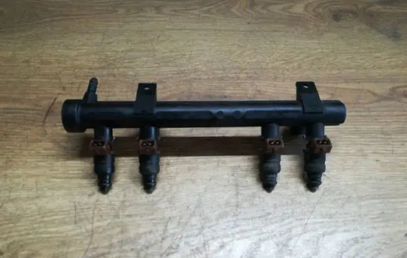 Skoda Fabia Mk1 (6Y) Fuel injectors set 047906031