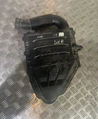 Audi A1 Air filter box 04C129620A