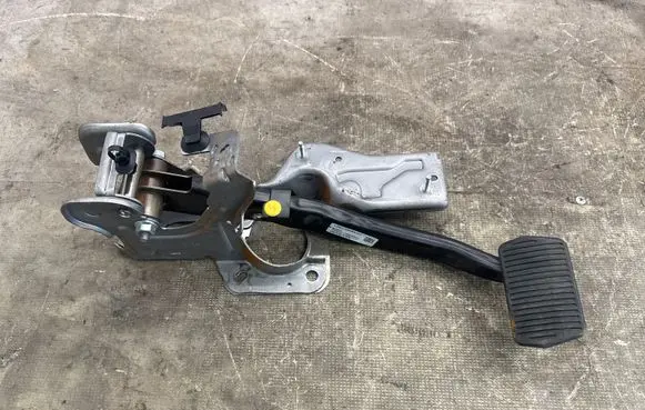 Ford Focus Brake pedal BQ6FA