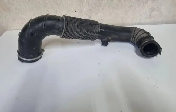 Coolant pipe/hose