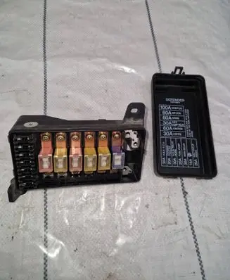 Land Rover Defender Fuse module Yqh100870