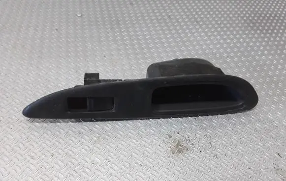 Nissan Primera Electric window control switch 82961AV760