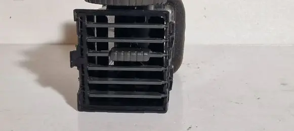 Nissan X-Trail T30 Dash center air vent grill 68751EQ000 E6475171