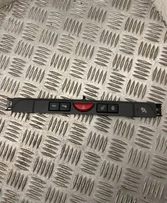 Land Rover Discovery 3 - LR3 Hazard light switch YUL500400WUX 050425