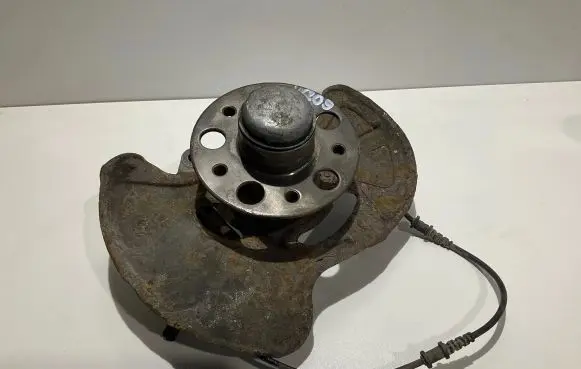 Mercedes-Benz CLK A209 C209 Front wheel hub