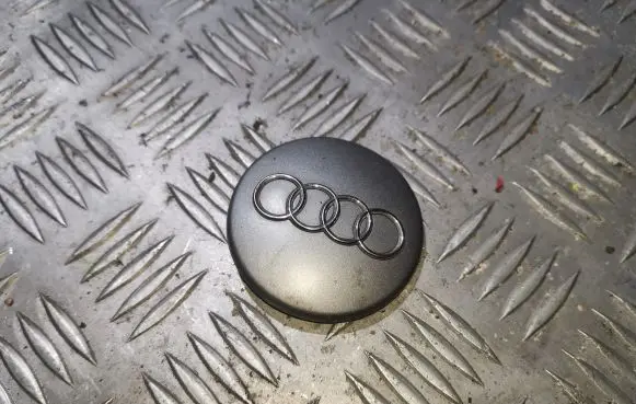Audi A4 S4 B7 8E 8H Original wheel cap 4B0601170
