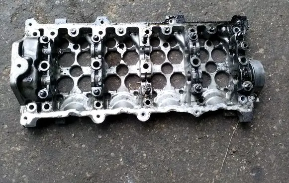 Opel Zafira B Camshaft holder 