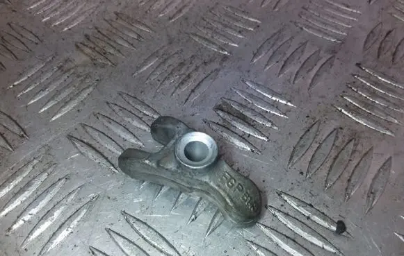 Opel Zafira B Fuel Injector clamp holder