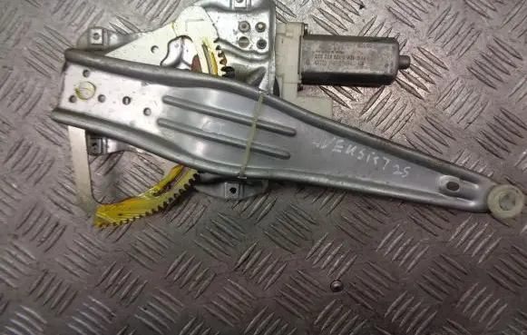 Toyota Avensis T250 Front door electric window regulator 