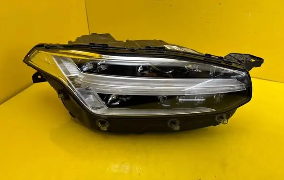 Volvo XC90 Headlight/headlamp 31655813
