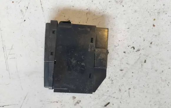 Toyota Avensis T250 Windscreen/window heater switch 8479005130