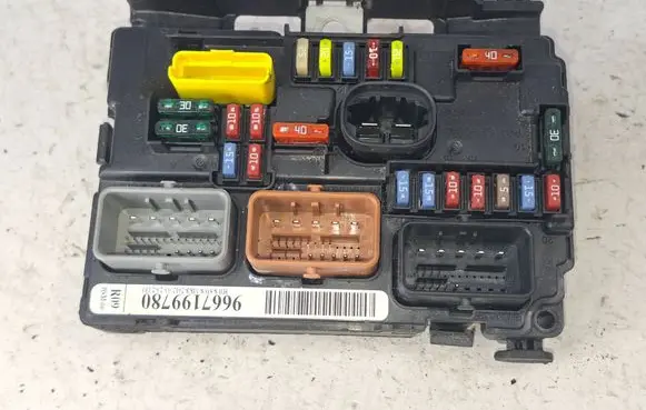 Citroen C3 Picasso BSM Control unit 9667199780
