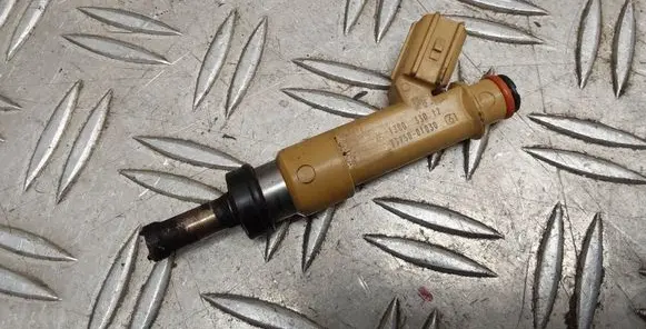 Toyota Auris E180 Fuel injector 232500T030
