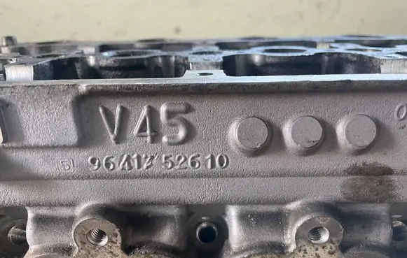 Citroen C4 I Engine head 9641752610