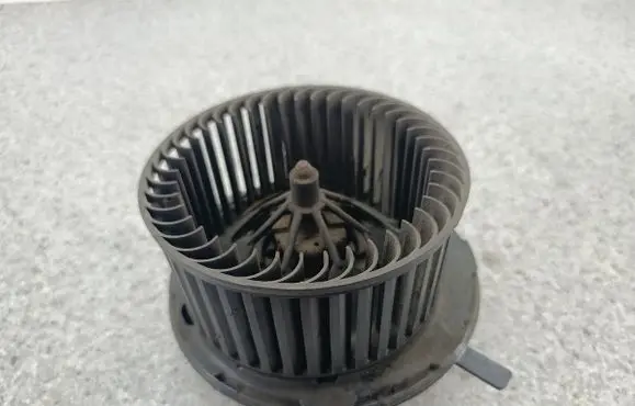 Volkswagen Golf VI Heater fan/blower 995773M