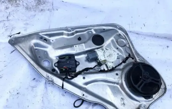 Mercedes-Benz C AMG W204 Sliding door window regulator with motor a2048204302