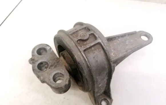 Opel Zafira B Engine mount bracket 90539246