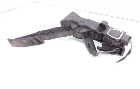 Mercedes-Benz B W245 Accelerator throttle pedal A1693000104