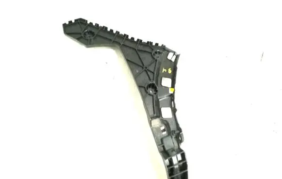 Rear bumper mounting bracket