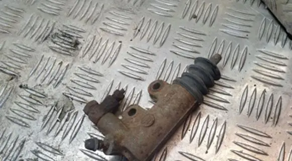 Toyota Yaris Verso Clutch slave cylinder AISIN