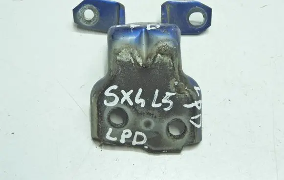 Suzuki SX4 Front door lower hinge 