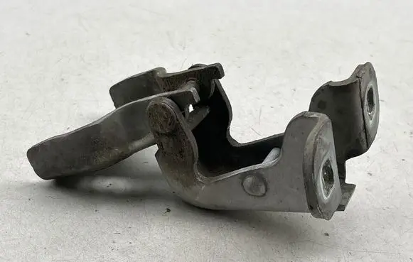 Nissan Primastar Front door upper hinge 311772H