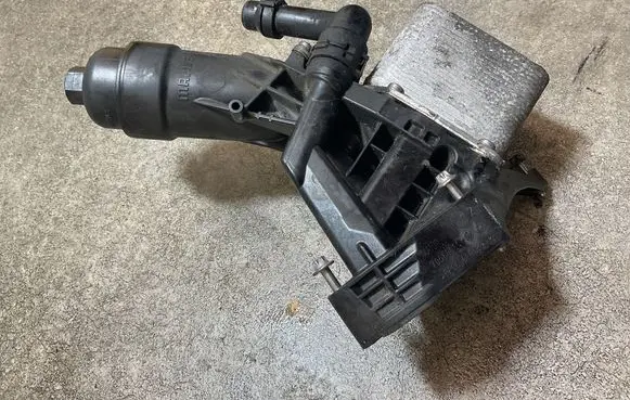 BMW 3 GT F34 Oil filter mounting bracket 70568660