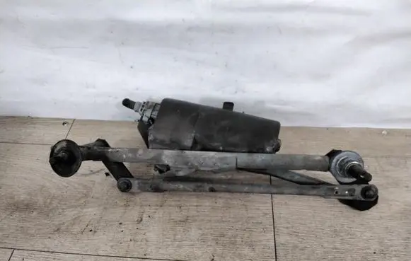 Renault Megane I Front wiper linkage and motor