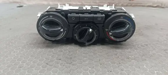 Peugeot 208 I Climate control unit 9819611577 T77304B E1178373