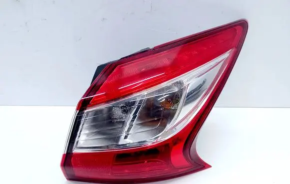 Nissan Pulsar Rear/tail lights 22018066