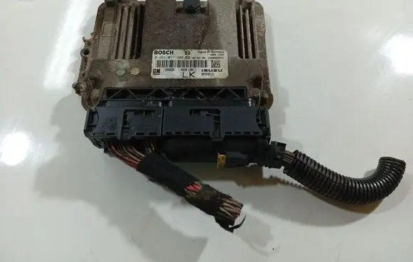 Opel Astra H Engine control unit/module 0281011380