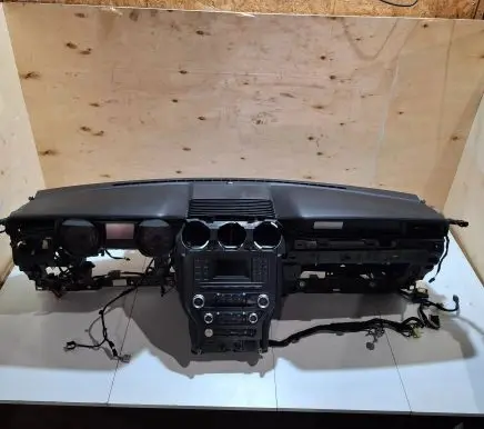 Ford Mustang VI Dashboard FR3B6304318A FR3B63043C96A
