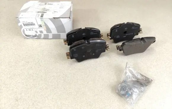 BMW 4 G22 G23 G24 G26 Brake pads (front) 6890553