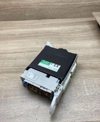 Lexus RX 330 - 350 - 400H Fuse module 8922148730 8273048A32