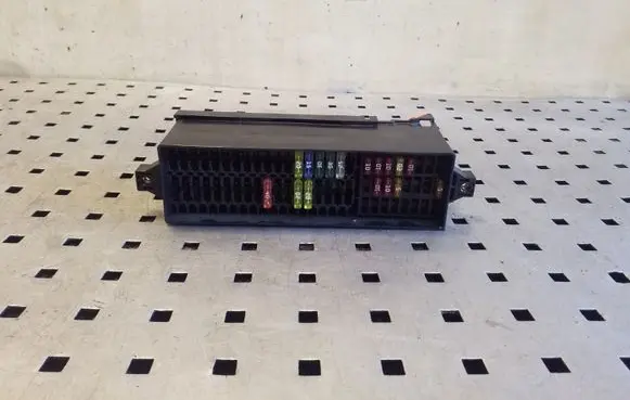 Volkswagen Golf Plus Fuse module 6R0937615A