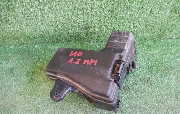 Hyundai i10 Relay mounting block 