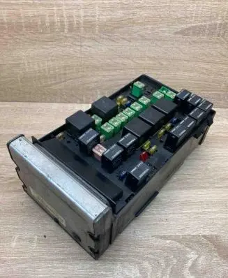 Chrysler Voyager Fuse module 04727080AD 04869204AI