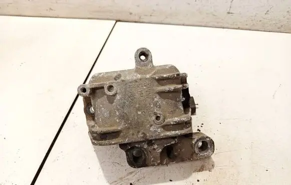 Engine mount bracket