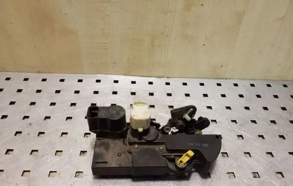 Opel Frontera B Rear door lock 16634324