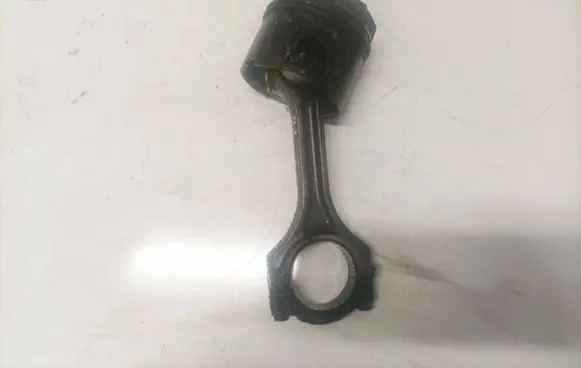 Mitsubishi ASX Piston with connecting rod